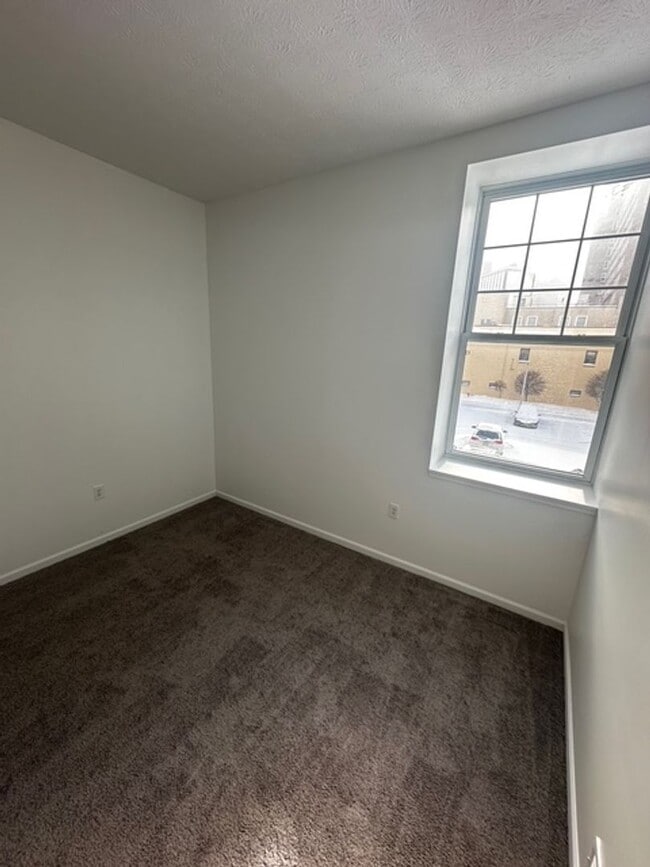 Building Photo - 96 Liberty Pole Way