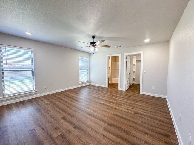 Building Photo - Brand-New, Move-In Ready!