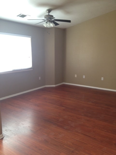 Building Photo - SOLAR!!! 3 BEDROOM NEWER HOME SOUTH OF BEA...