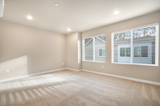 Building Photo - Kenmore Townhome | 4 Bed 3.5 Bath | $3,725