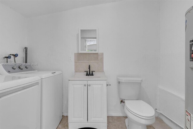 Building Photo - 401 SW 25th Ave