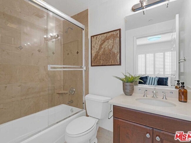 Building Photo - 143 N Arnaz Dr