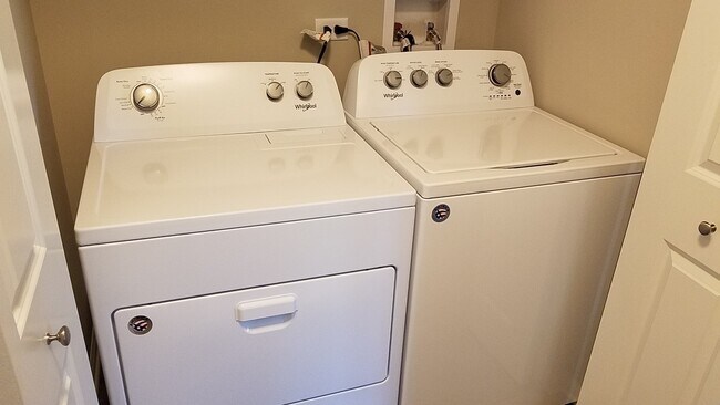 Building Photo - Chestnut - 2Br/2Ba Rental Home - Second Floor