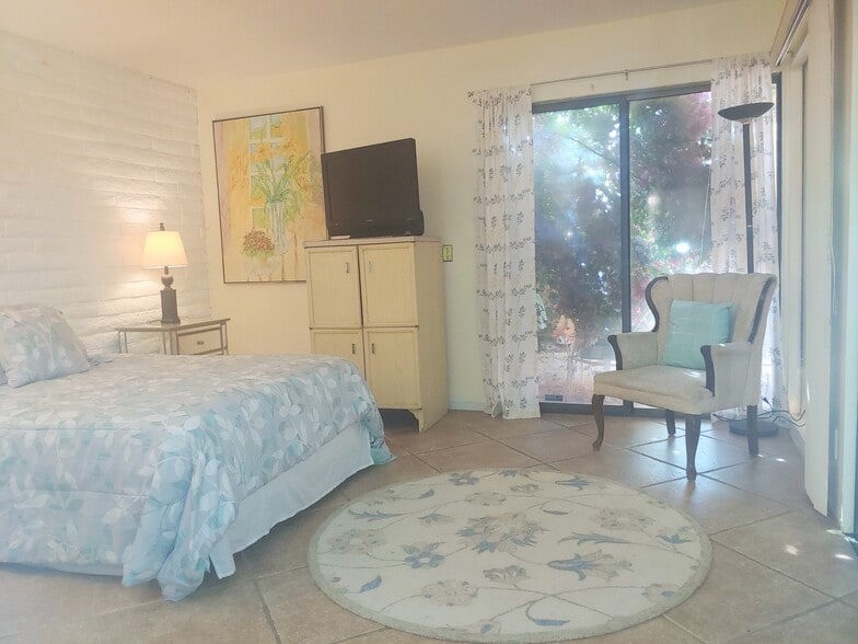 New TV! - 69940 Los Cocos Ct