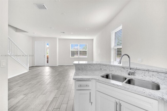 Building Photo - 5040 Eucalyptus Dr