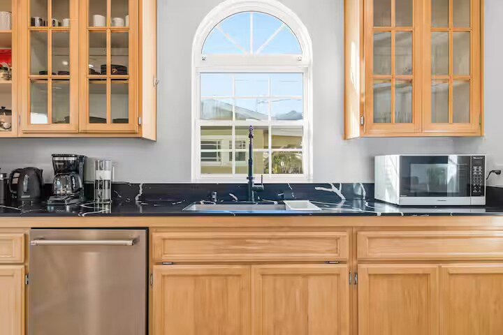 Building Photo - 3407 N Mountain View Dr