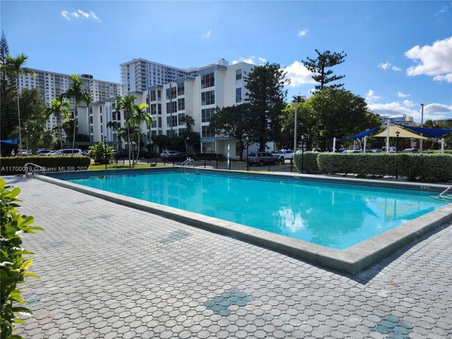 Building Photo - 2 bedroom in Sunny Isles Beach FL 33160