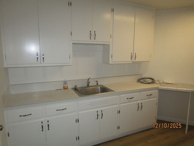 Building Photo - Very Rare 2 Bedroom House on a large lot with separate bonus unit!