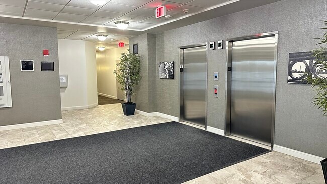 Building Photo - 1 Cityview Ln