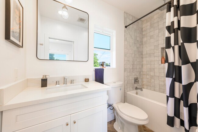 Building Photo - 4426 Campbell Dr