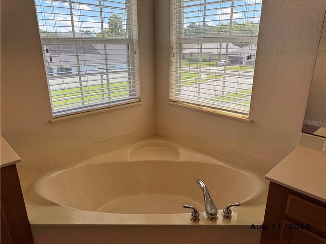 Building Photo - 930 Timber Isle Dr