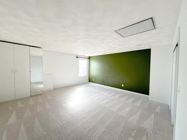 Building Photo - 18 Dale St