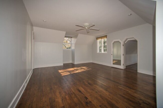Building Photo - 727 S Perkins Rd
