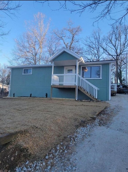 Building Photo - 247 Redbud St