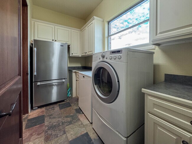 Building Photo - 1559 E Blackjack Rd E