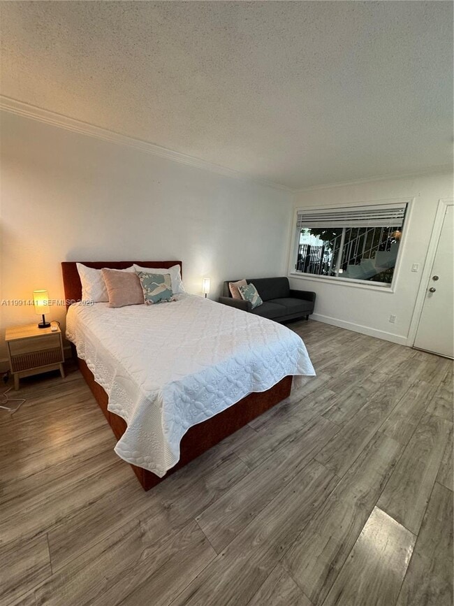 Building Photo - 740 11th St