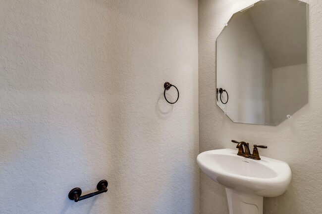 Building Photo - Lynwood Village Community