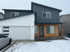 Building Photo - New on the Market!