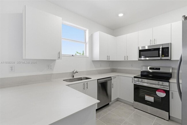 Building Photo - 2705 SE 25th Ave