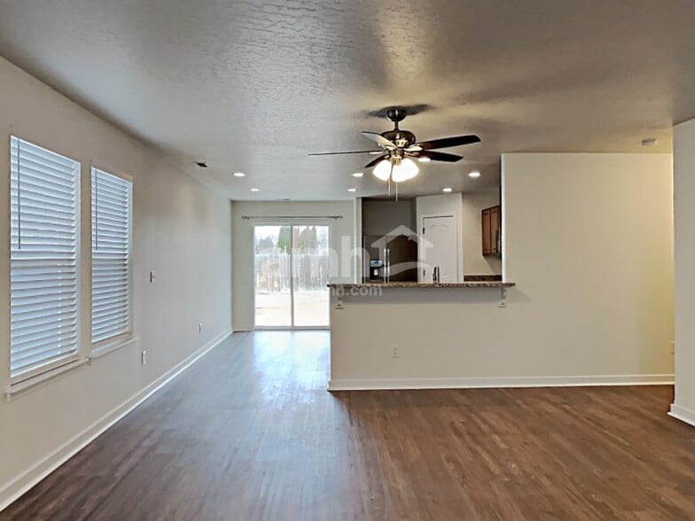 Building Photo - 40 N Amanda Dr