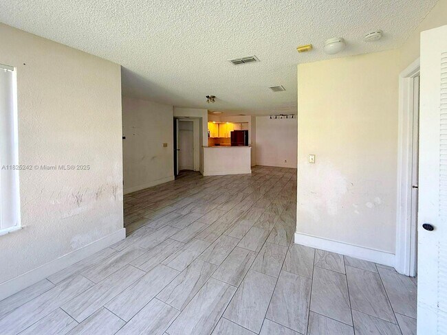 Building Photo - 3440 Pinewalk Dr N
