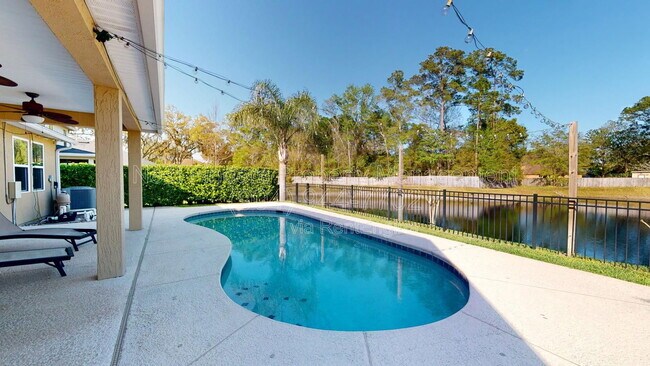 Building Photo - 12353 Acosta Oaks Dr