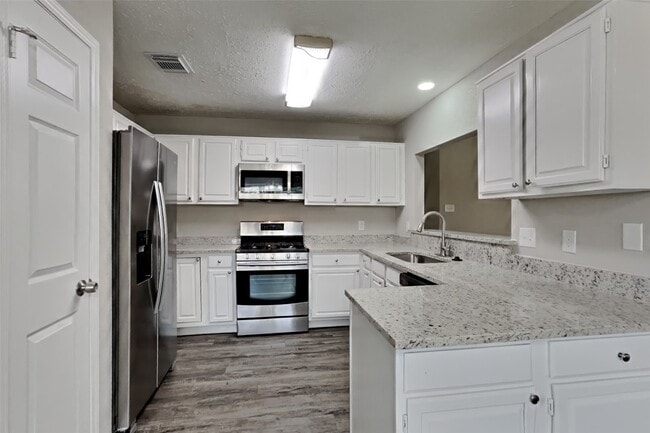 Building Photo - 2415 Pebbledowne Cir