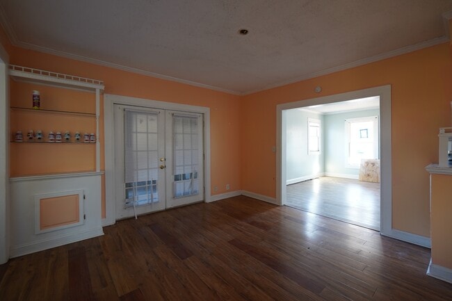 Building Photo - 606 W Tunstall St