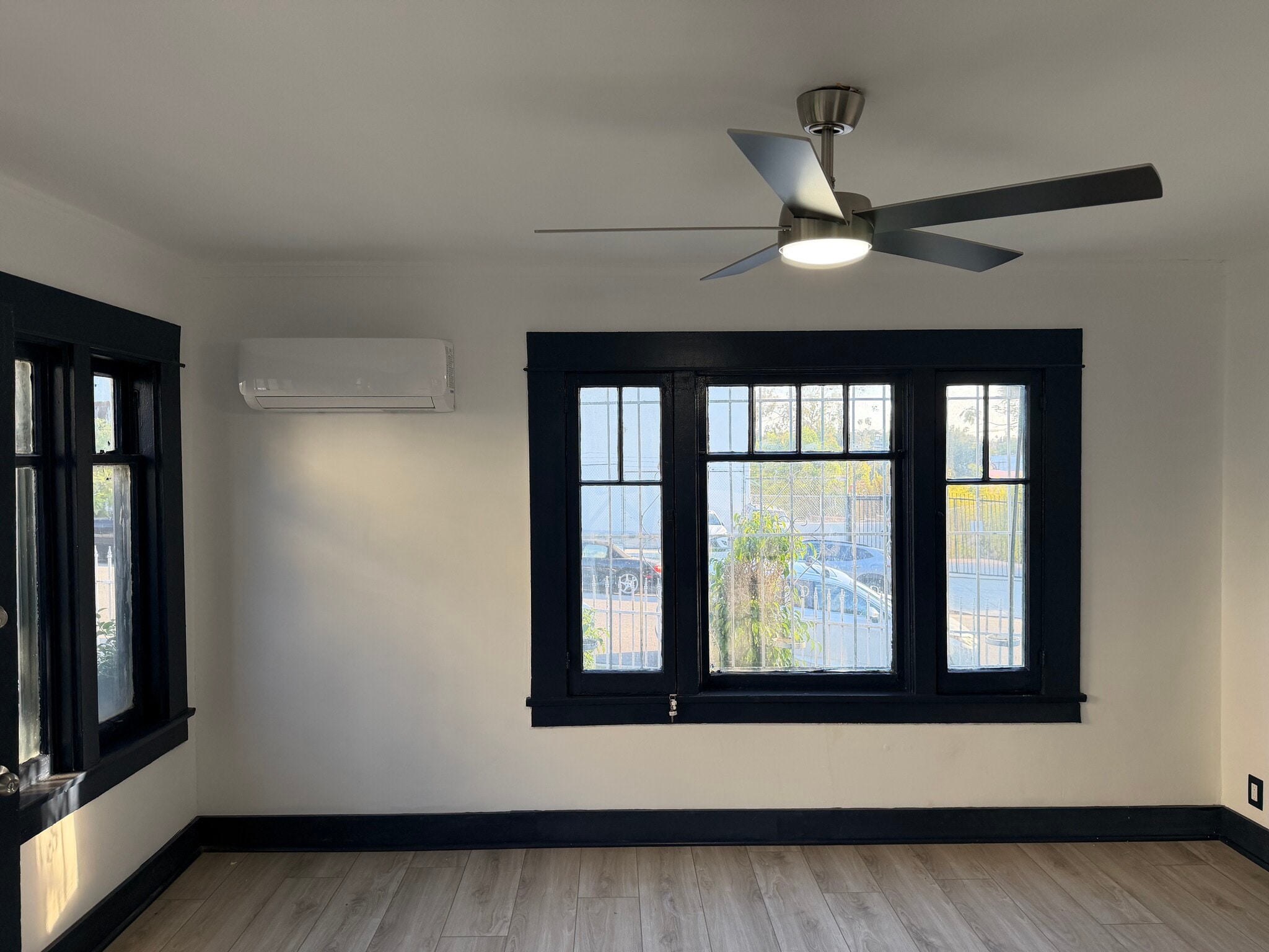 Building Photo - 2113 1/2 Aaron St