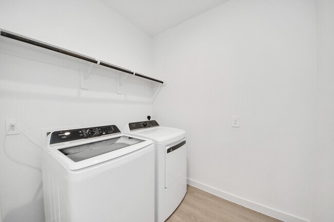 Building Photo - 8550 Tropical Breeze Wy