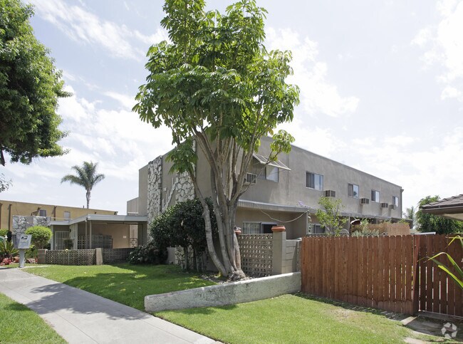 Building Photo - The Highlander Apartments