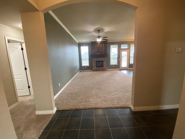 Building Photo - 3817 Kings Canyon Rd