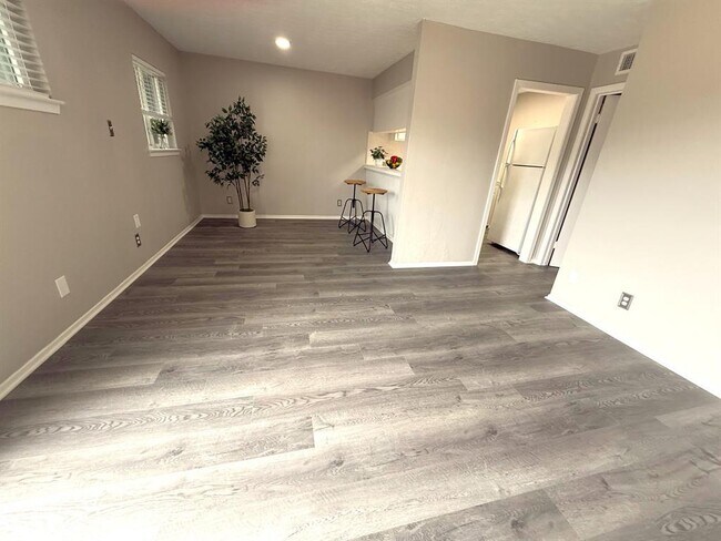 Building Photo - 9733 Neuens Rd