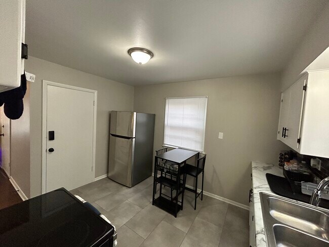 Building Photo - 7719 W Villard Ave