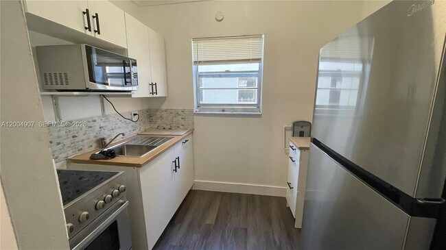 Building Photo - 1043 NW 2nd St