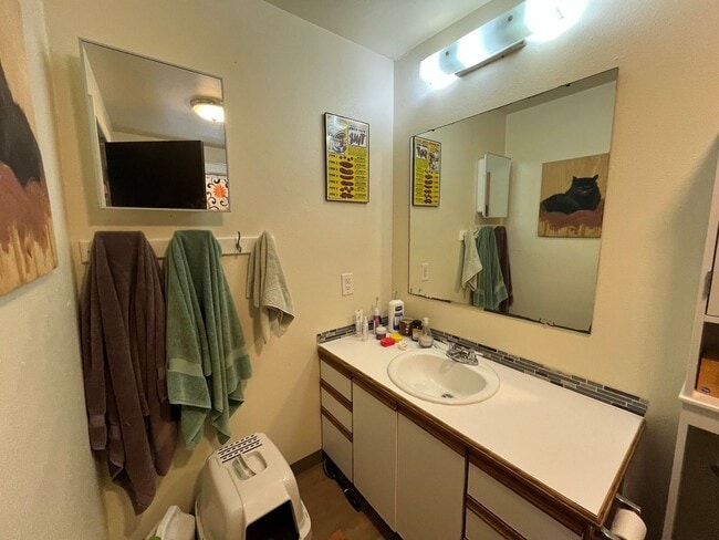 Building Photo - Adorable Duplex Near Downtown Loveland