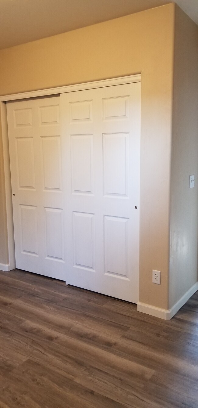 Building Photo - 100 S 13th Street