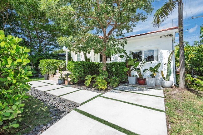 Building Photo - 1450 SW 20th Ct