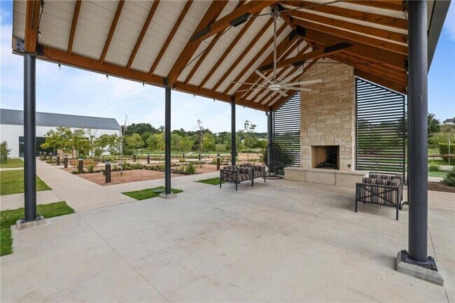 Building Photo - Orchard Ridge  4 / 3.5