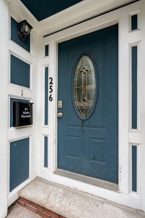 Building Photo - 256 E St