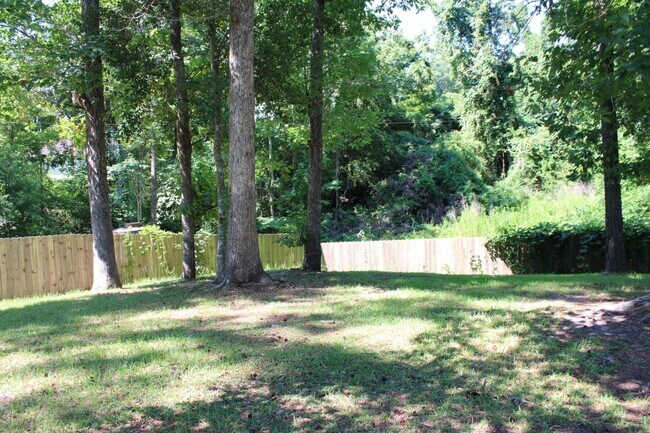 Building Photo - Move-In Incentive - $200 off first month's rent