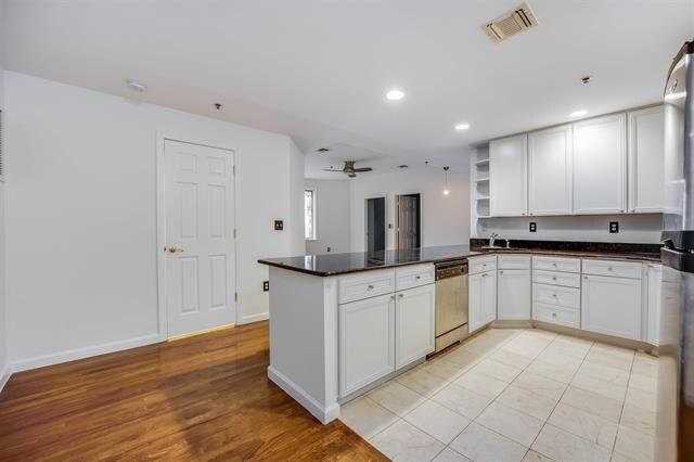 Building Photo - 515 Gregory Ave