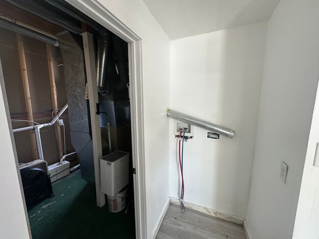 Building Photo - 5836 East Lane - Single Family ready for move in!