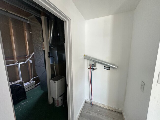 Building Photo - 5836 East Ln