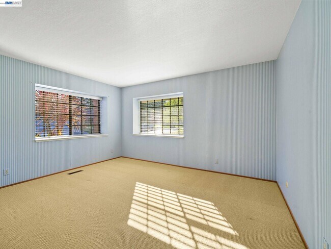 Building Photo - 261 St Paul Dr