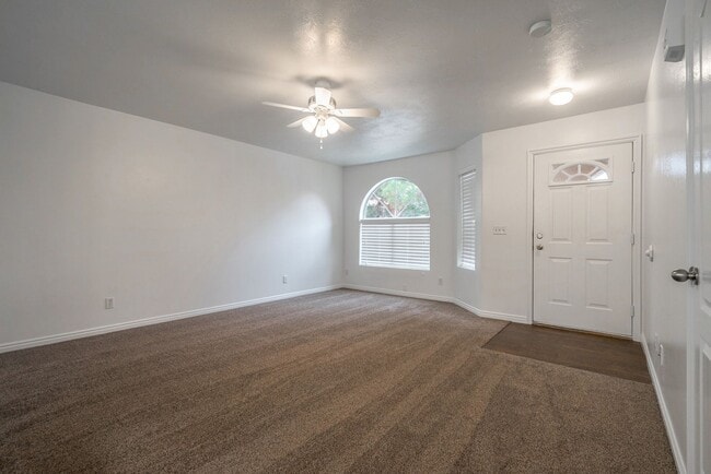 Building Photo - La Paloma Condo with 2-Bedrooms and 2-Bathrooms