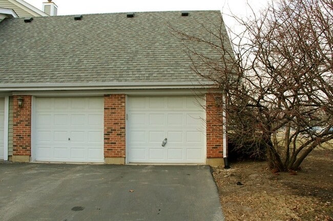 Building Photo - 5S530 Paxton Dr