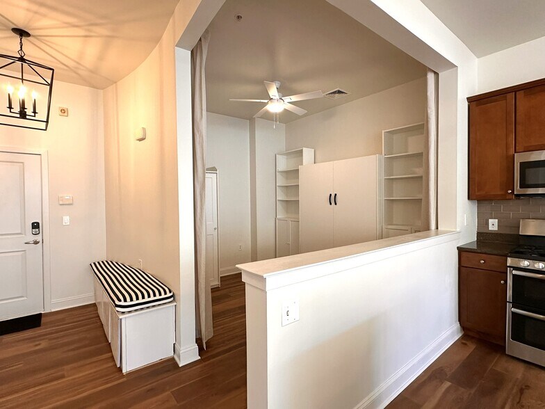 Building Photo - 55 Mallory Ave