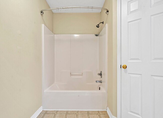 Building Photo - 4bed/2bath...Navarre home!