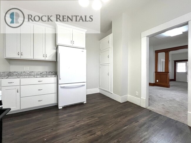 Building Photo - Recently Remodeled 3 Bed 1 Bath House